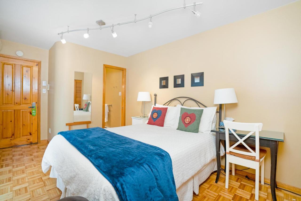 Accueil Chez Francois Bed & Breakfast Montreal Exterior photo