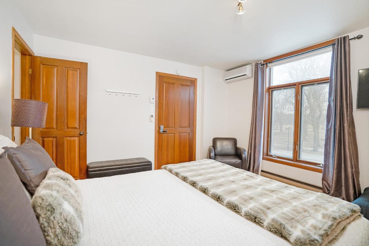 Accueil Chez Francois Bed & Breakfast Montreal Exterior photo