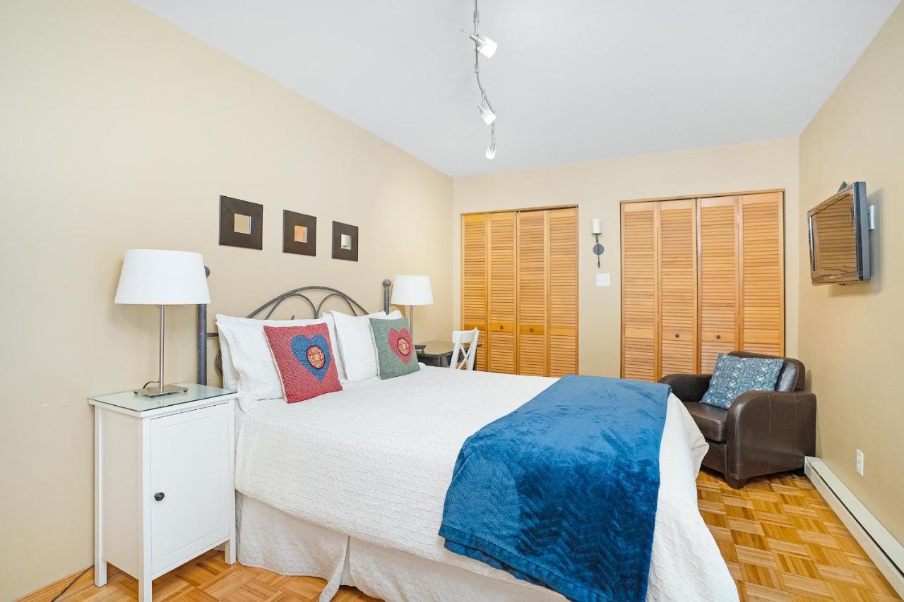 Accueil Chez Francois Bed & Breakfast Montreal Exterior photo