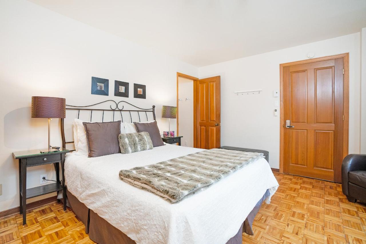 Accueil Chez Francois Bed & Breakfast Montreal Exterior photo