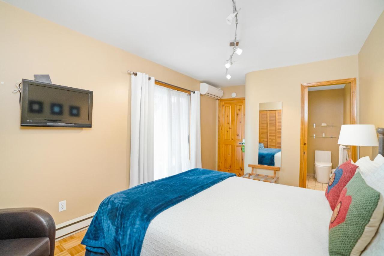 Accueil Chez Francois Bed & Breakfast Montreal Exterior photo