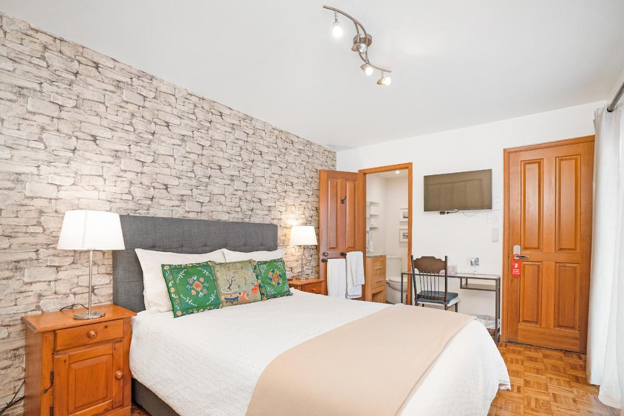 Accueil Chez Francois Bed & Breakfast Montreal Exterior photo